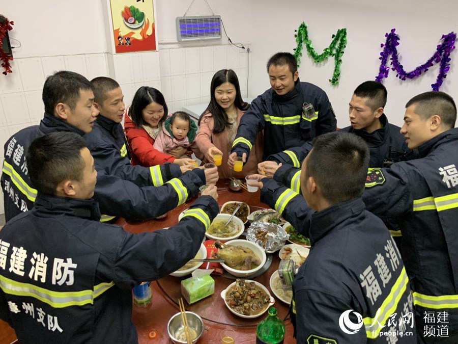 龍文消防救援大隊吃年夜飯