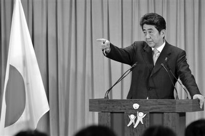 17日，東京自民黨總部大樓，安倍晉三勝選后召開新聞發(fā)布會。