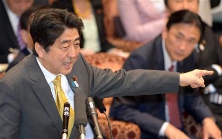 日本首相安倍晉三在會議上發(fā)言