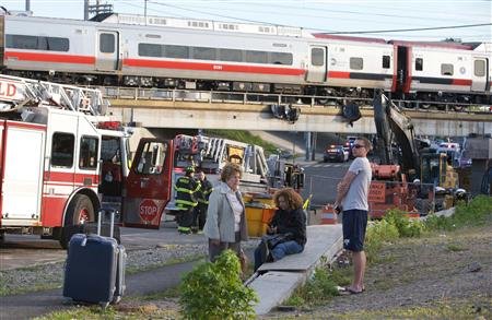 美國兩列火車相撞出軌致60人傷原因暫不明（圖）