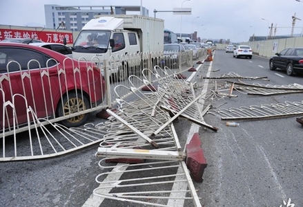 福州一公交司機(jī)突發(fā)腦梗車失控 連撞11車