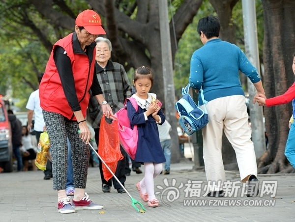 為白發(fā)志愿者點贊！青運白發(fā)志愿者平均年齡55歲