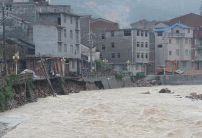 福建周寧縣普降暴雨 鄉(xiāng)鎮(zhèn)24小時(shí)過(guò)程雨量最高達(dá)200毫米