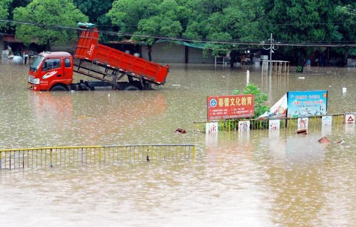 中國(guó)南方遭暴雨襲擊 多地出現(xiàn)洪澇