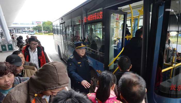 榕交通樞紐迎返程高峰　運管隊伍堅守一線保暢安