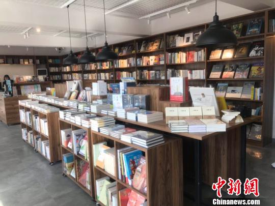 平遙國(guó)際電影展開(kāi)幕日山西首家電影主題書(shū)店亮相