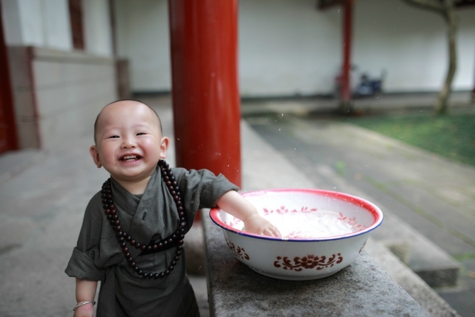 西禪寺超萌&apos;小和尚&apos;爆紅網(wǎng)絡(luò)