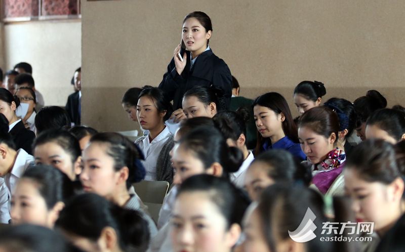 東航2015空姐招聘現(xiàn)場(chǎng)美女云集