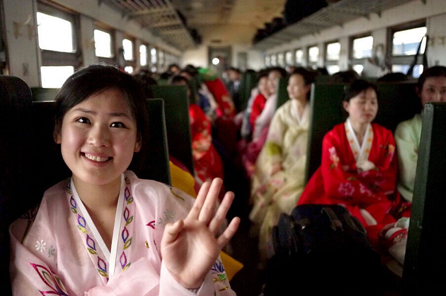 不整容 朝鮮平壤街頭天然“鵝蛋臉”少女