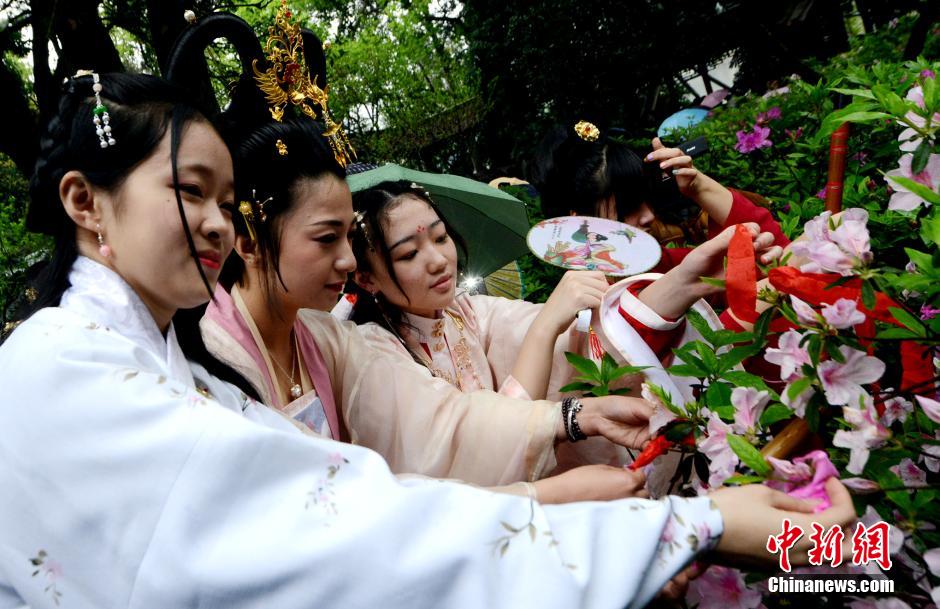 福州再現(xiàn)古老花朝祈福儀式　十二位少女為春祈福